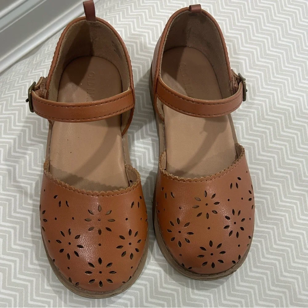 Old Navy Chunky Perforated Ballet Sandals